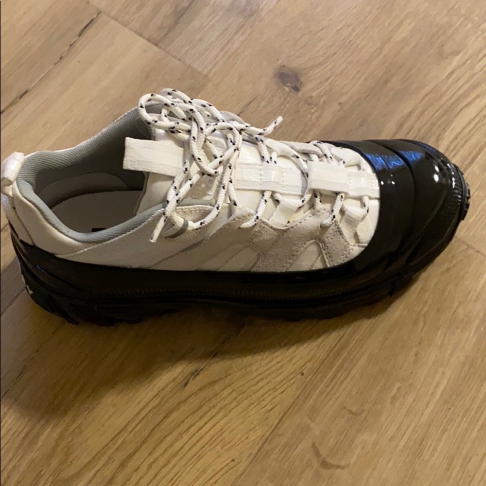 Burberry shoes - Picture 3 of 4